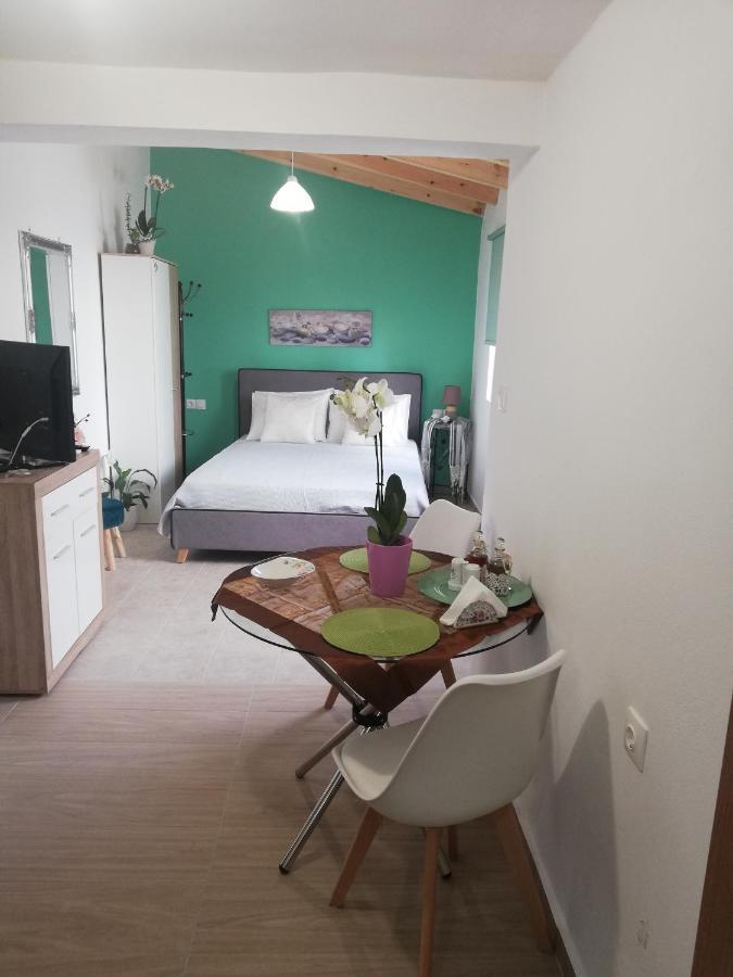 Small Studio With Yard Chania  Екстер'єр фото